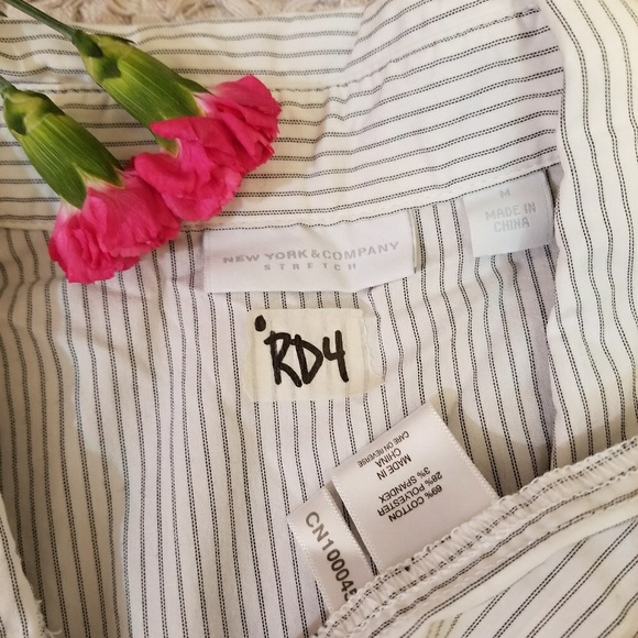 🌻🌺🌻NEW YORK & COMPANY RUFFLE BUTTON DOWN BLOUSE - Picture 4 of 5